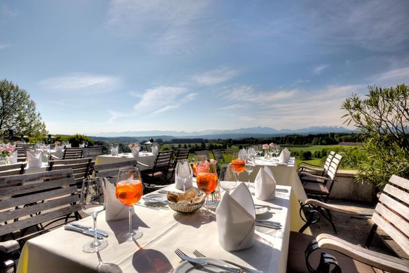 aschbacher-hof-terrasse-sommer