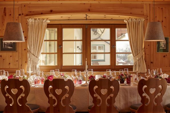 aschbacher-hof-nebenzimmer-tafel
